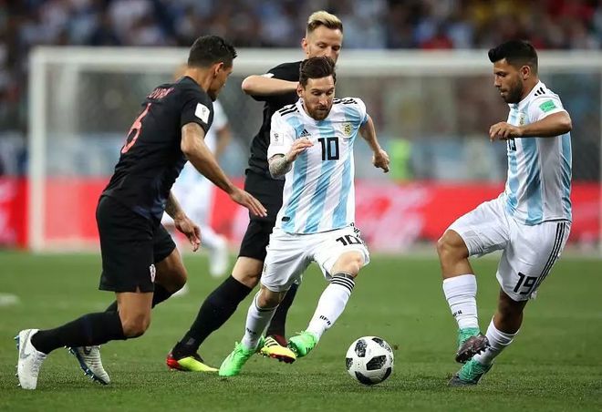 包含冰岛遭遇爱尔兰，出线形势岌岌可危的词条