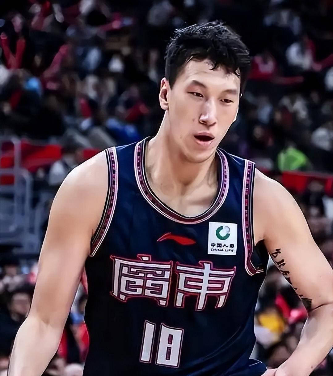 梅登怀尔德气坏防守队员的表现的简单介绍