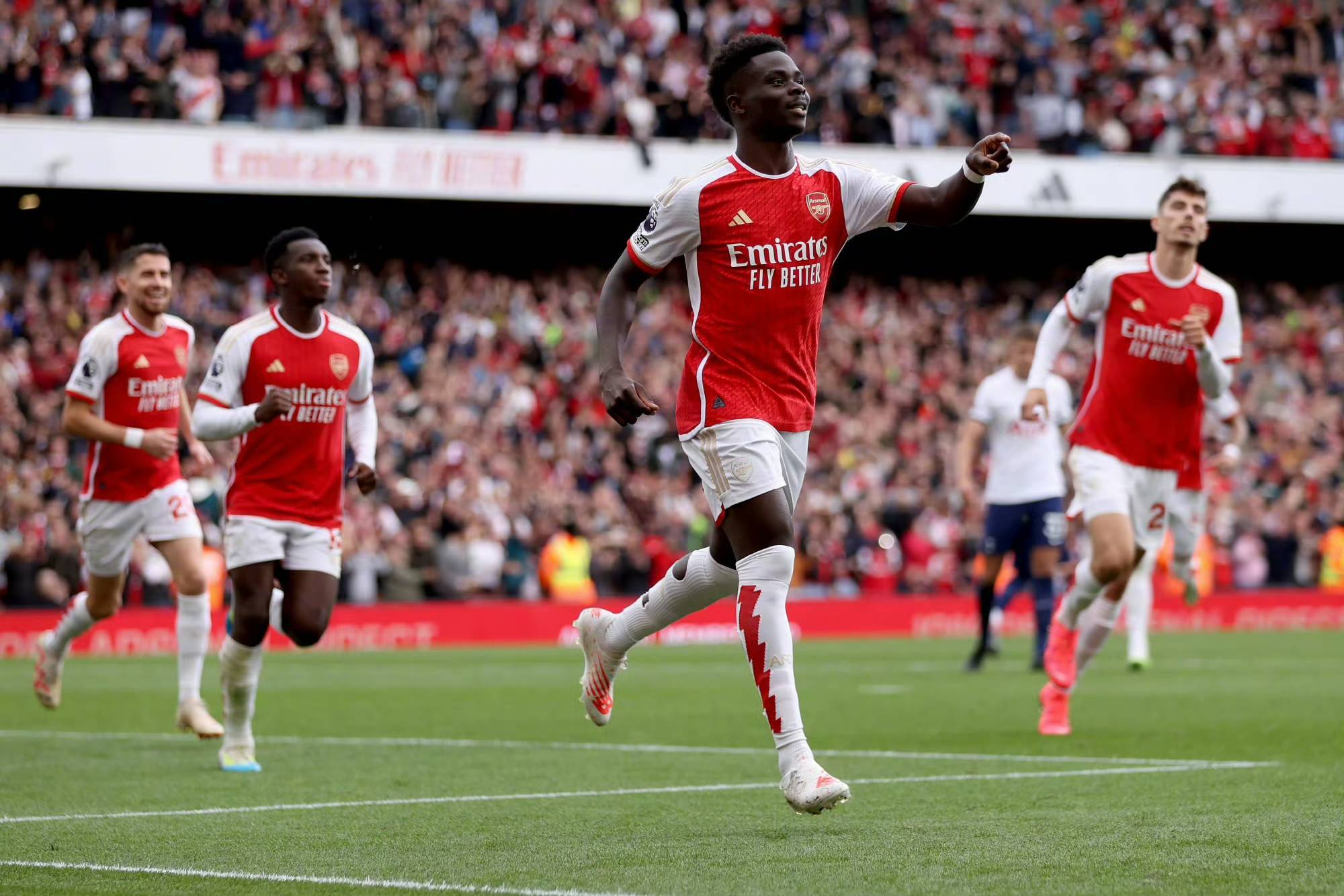 关于阿贾克斯赛前列队欢迎尤文图斯，尊重对手尽显风度！的信息